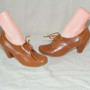 ModCloth Chelsea Crew Right Here Oxford Heel